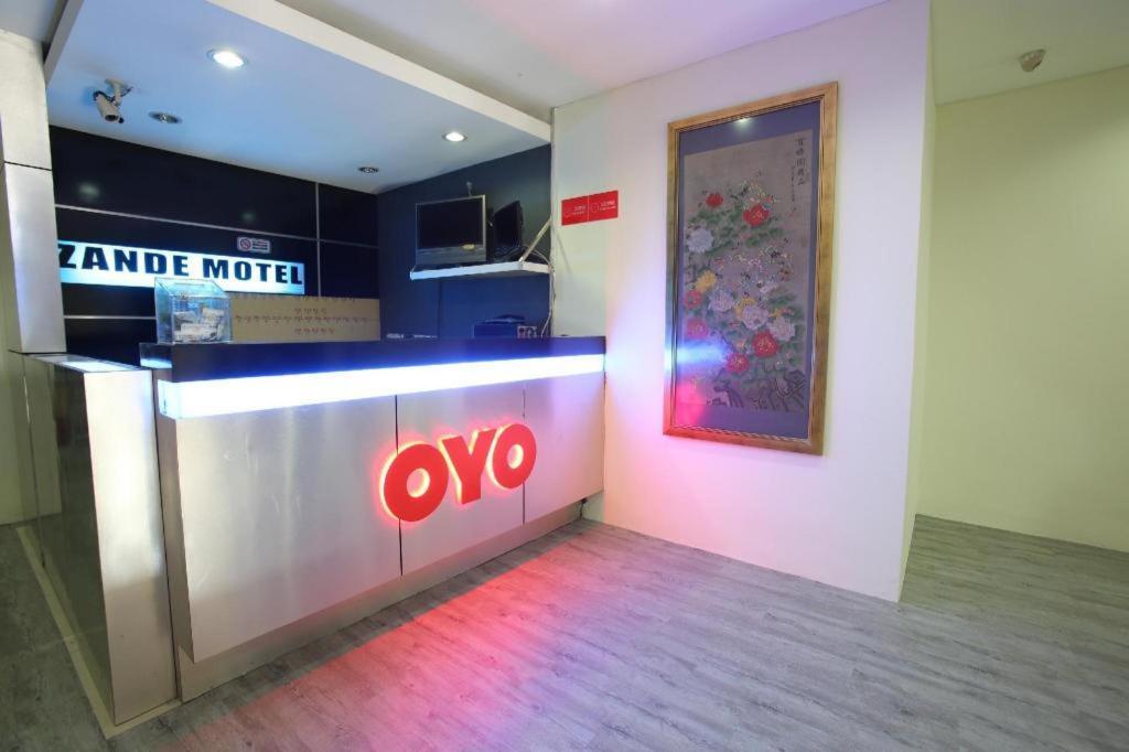 Oyo 822 Zande Motel Куала-Селангор Экстерьер фото