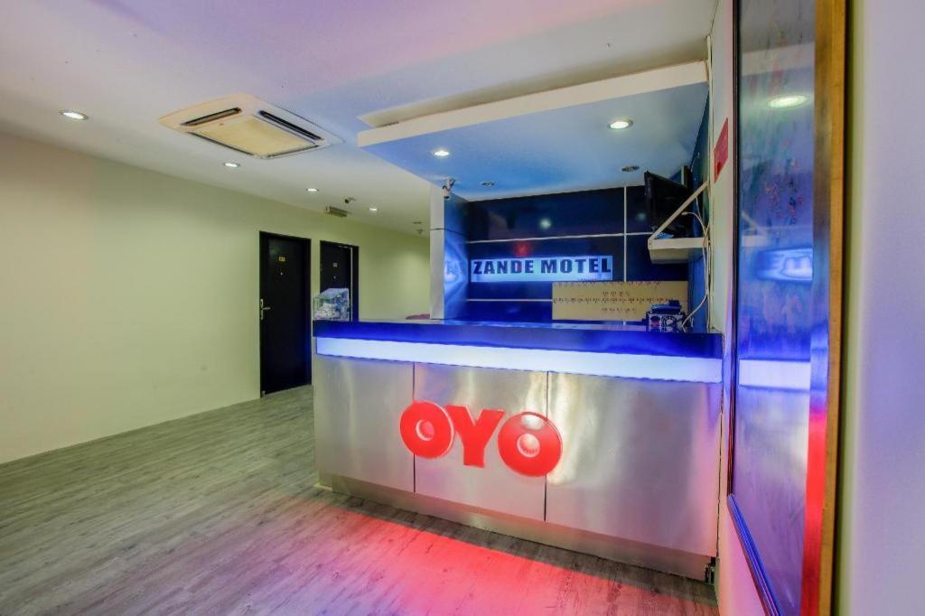 Oyo 822 Zande Motel Куала-Селангор Экстерьер фото